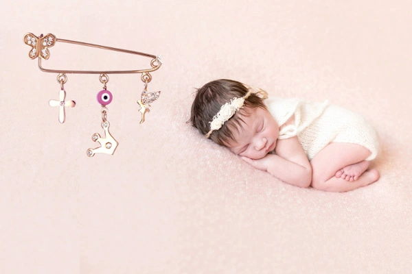 Κ΄σομημα Κοτσώνης = Παιδικές Παραμάνες